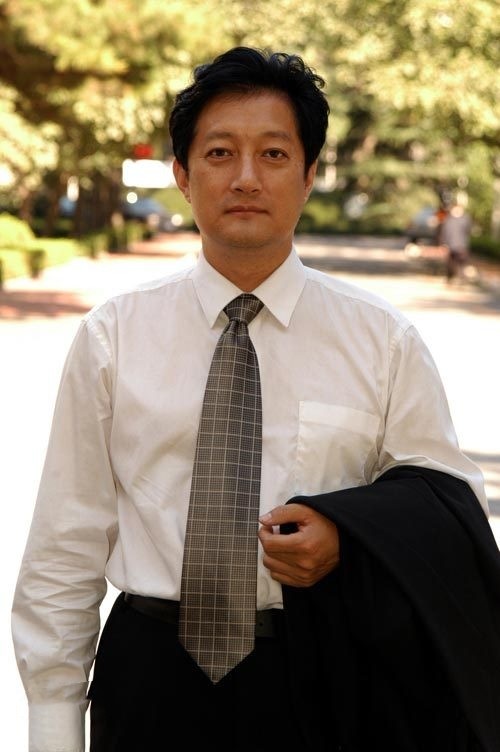 1米8壮汉被杀，1米6驼背老人却被认定是凶手？求告5年终获清白？