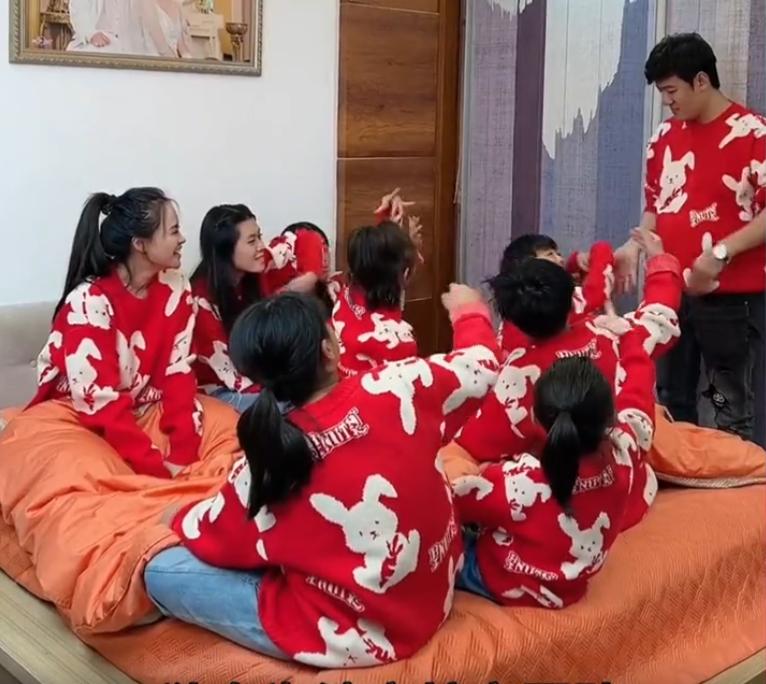 6个孩子每人配一个保姆，这位宝妈好奢侈，嫁亿万富豪住千平豪宅