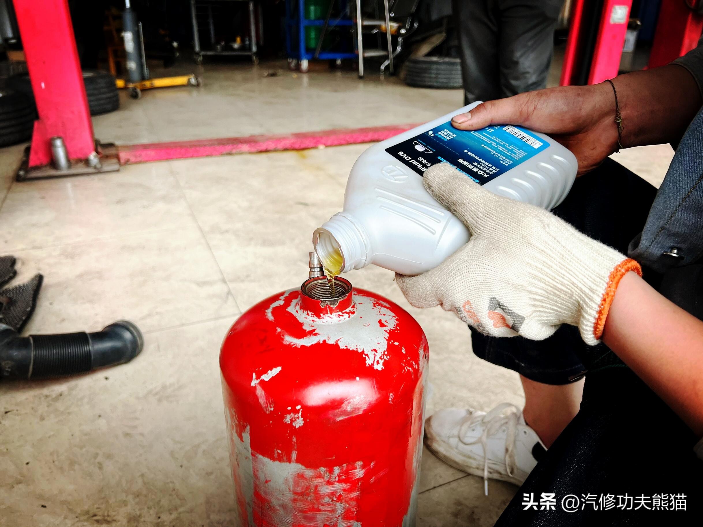 父亲老车翻新修复,父亲去世留下了的车去翻新