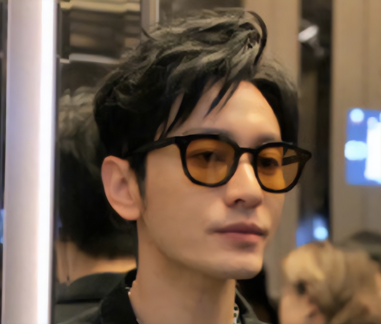 假发假臀假肌肉，半个娱乐圈“从头假到脚”，原来没什么是真的