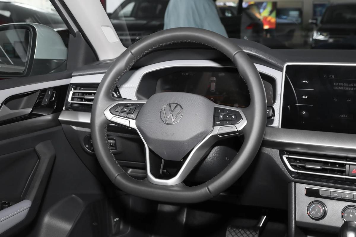 2023款朗逸和2022款朗逸哪个好,上汽大众朗逸2023款实拍