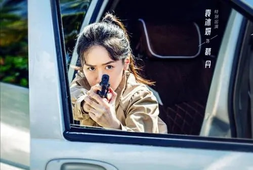 她曾被誉为娱乐圈校花,她被称为最美校花