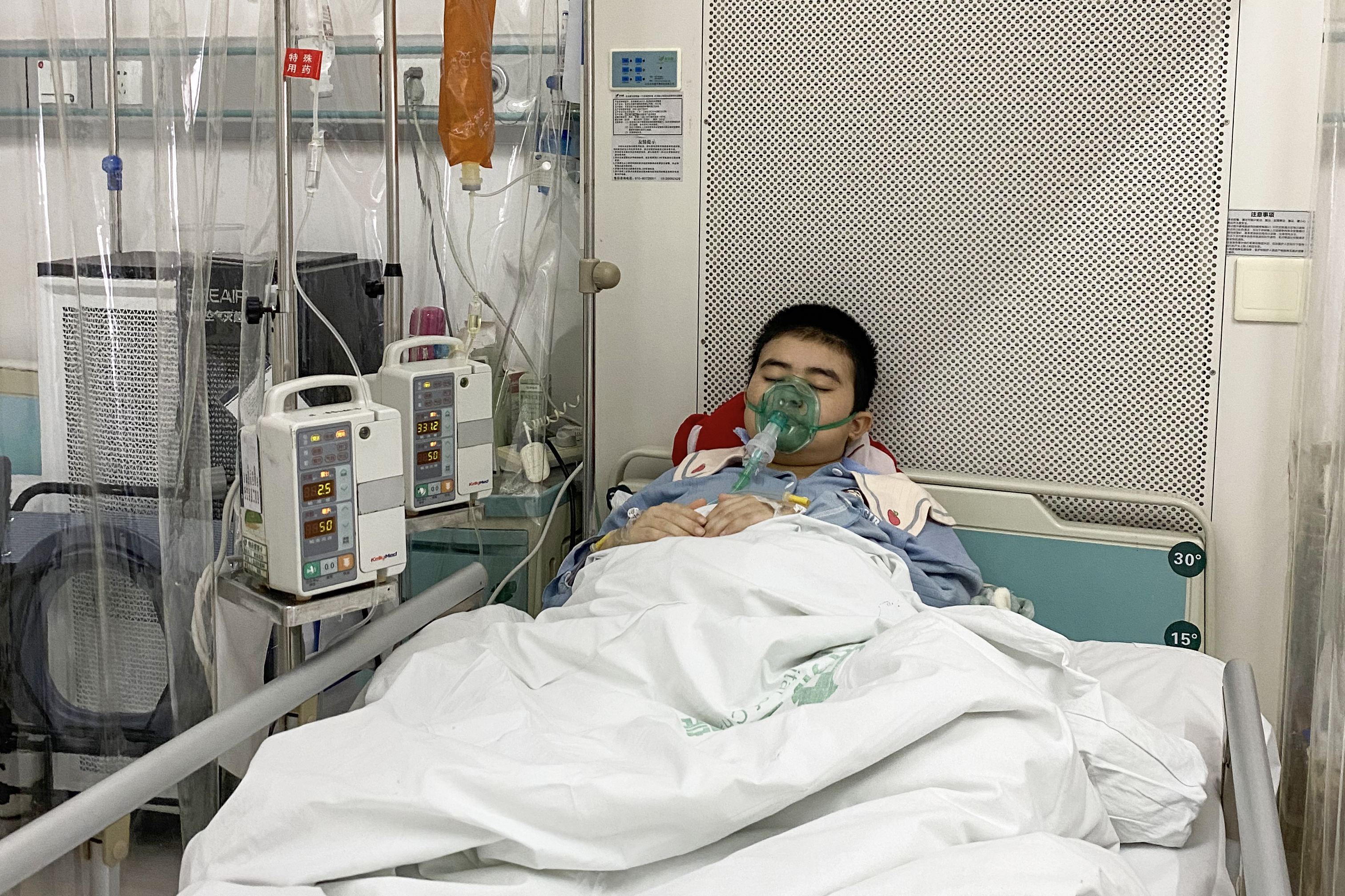 漂亮女孩患病,23岁女孩身体发生怪病