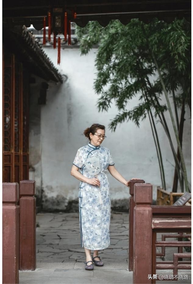 魅力女人就穿这一款旗袍裙,适合中年女性初秋大牌高贵旗袍裙