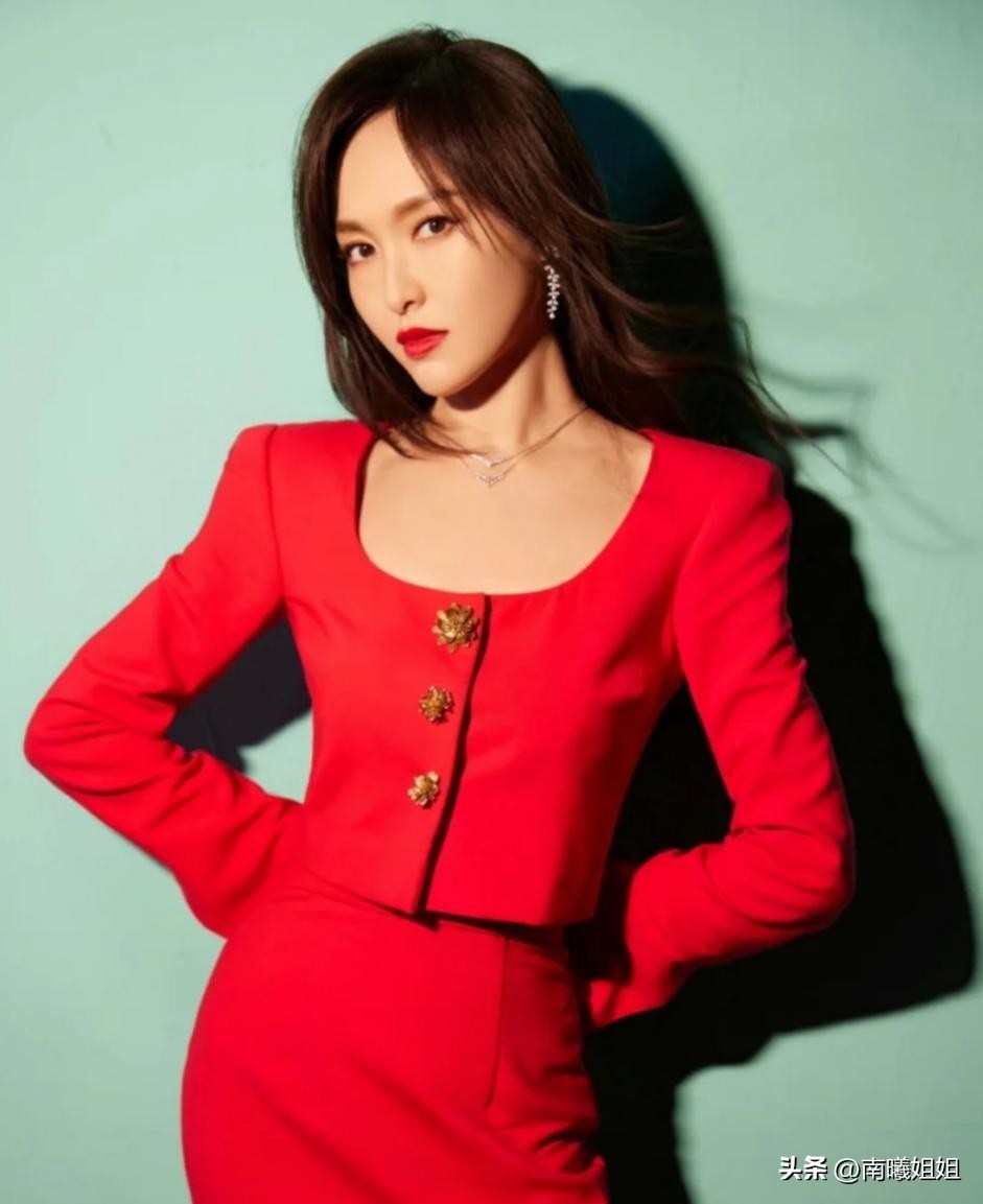 适合细软塌发量少的锁骨卷发,锁骨卷发流行发型减龄