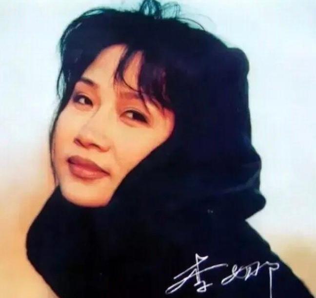 曾经很火的李娜为什么出家呢,出家的李娜是唱青藏高原那个人吗