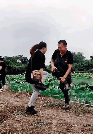 丝袜上可以纹身吗,穿丝袜能看出来纹身吗