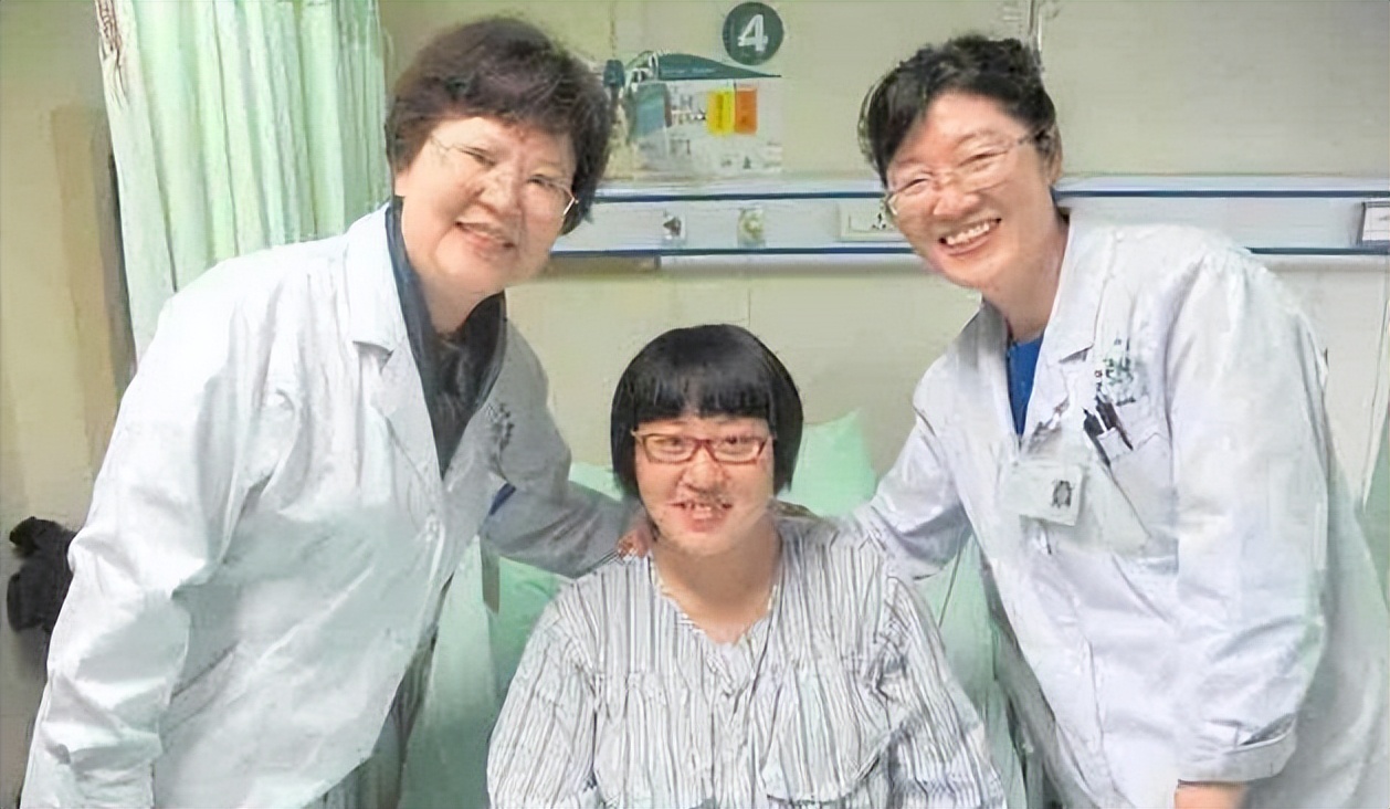 汶川地震女孩魏玲,2008汶川地震女孩魏玲