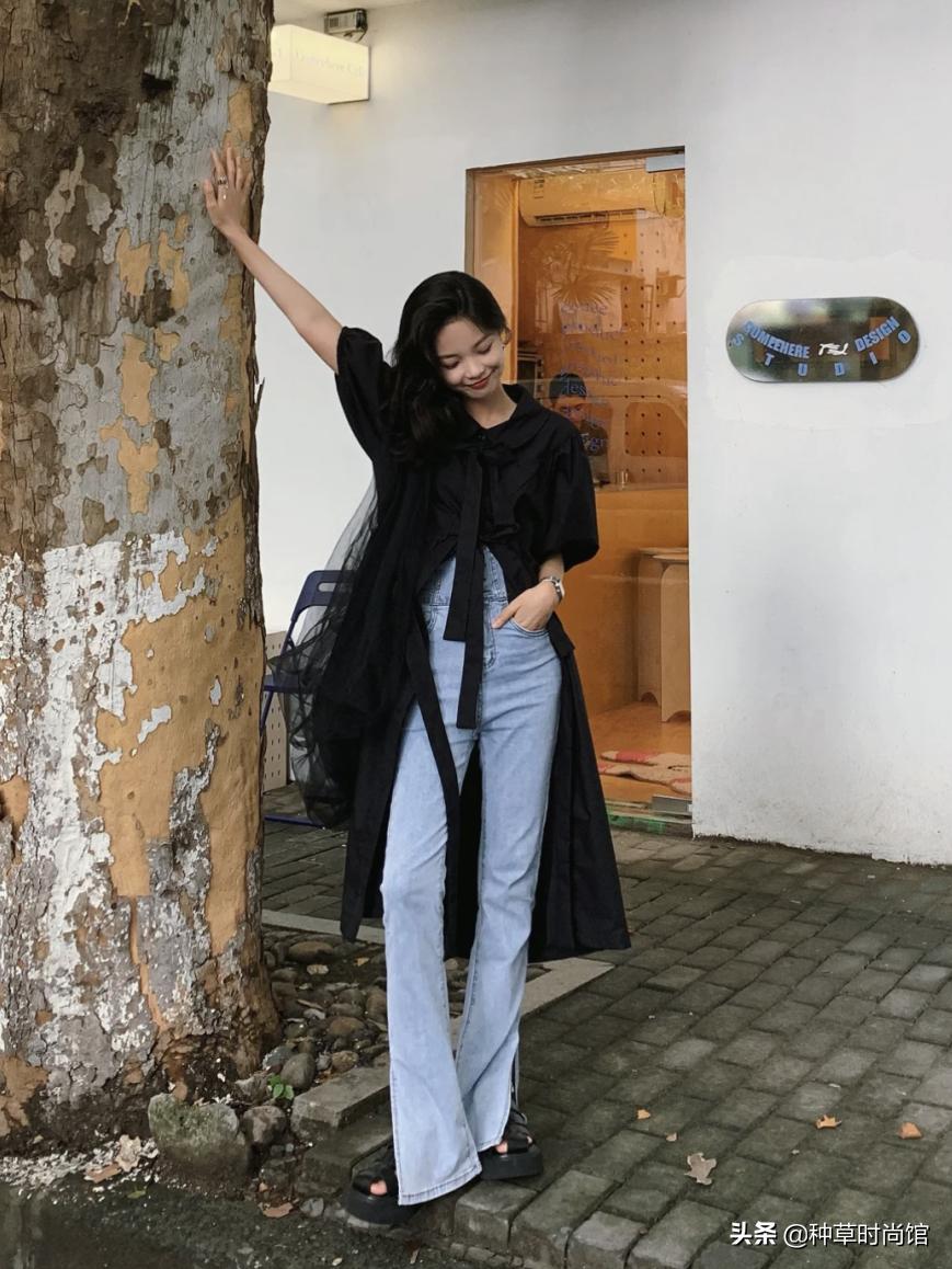 今年流行穿什么裤子和裙子,今年流行裙子配什么裤子