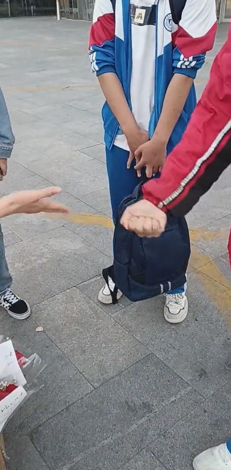 摆摊猜拳卖花利润,猜拳卖花划算吗