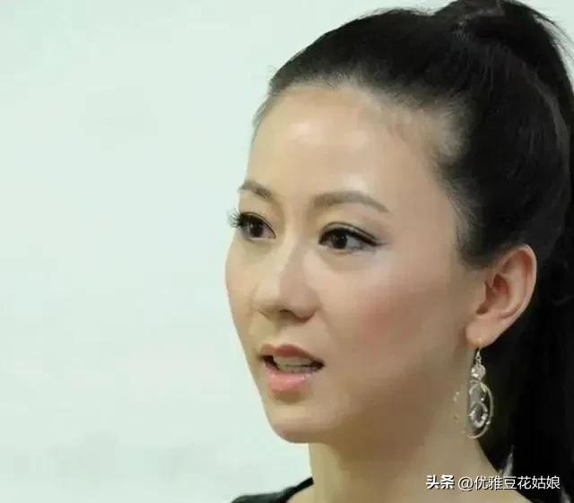 “人体模特”汤加丽:被父亲嫌弃,和丈夫离婚,46岁至今未婚