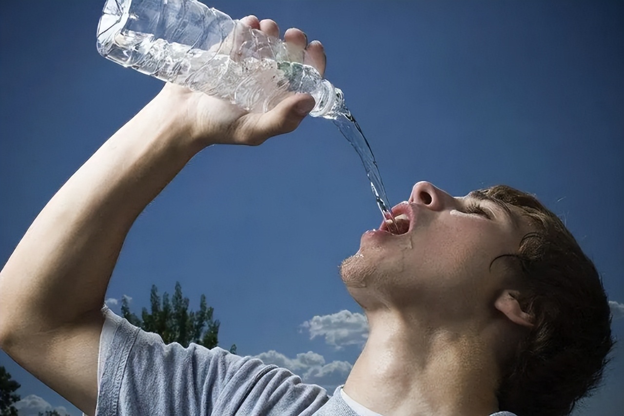 成年男性体重身高标准对照表,男性年龄身高体重对照表2021年
