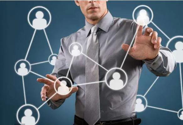 对手抢顾客,竞争对手在对面开店布局