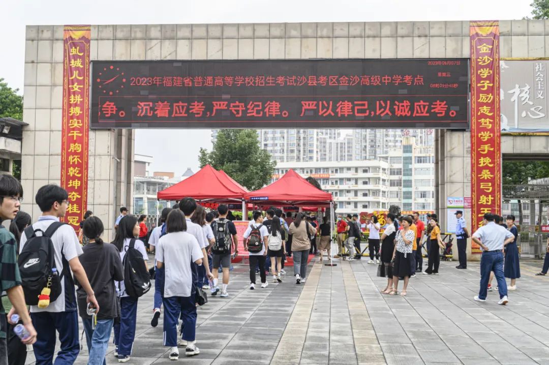 加油吧青年直击高考现场,加油吧少年高考首日现场直击