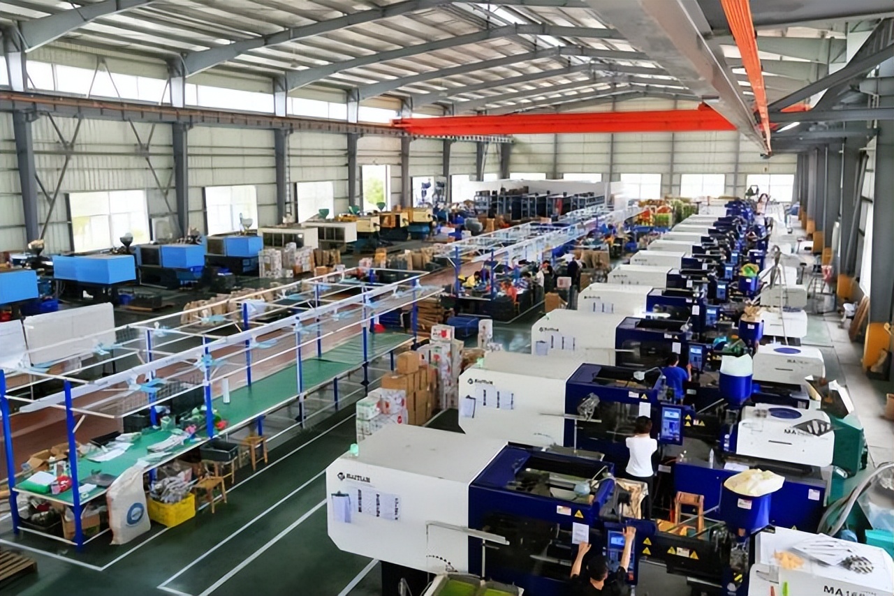 中国70%经济靠欧美？1月2月外贸6.18万亿，借鸡生蛋把美国当怨种