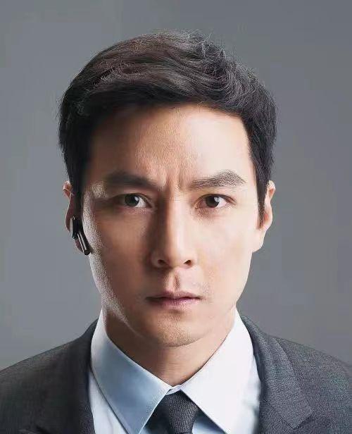 有哪些明星头发秃顶,秃顶明星发际线