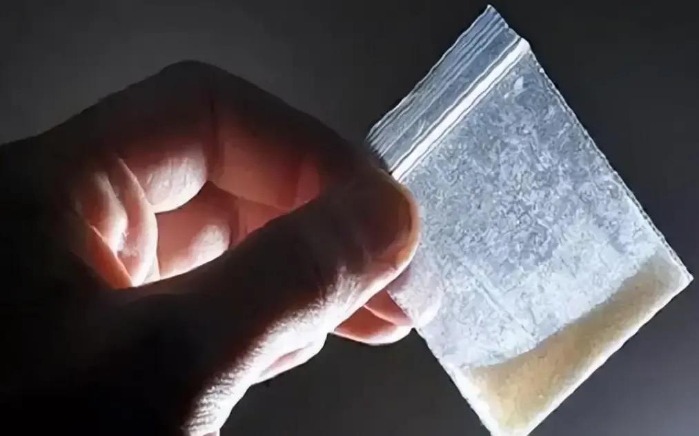 农村夫妻俩卖农药贪心中了圈套,农村药品骗局揭秘