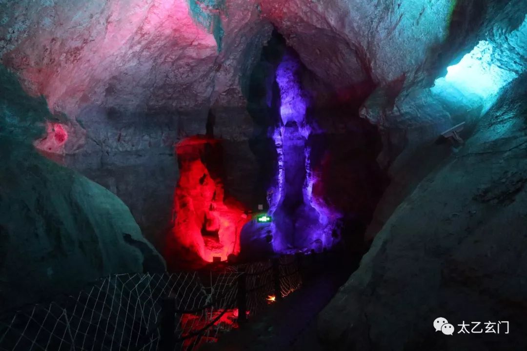 北京八奇洞显圣龙潭,最近发现的最大溶洞