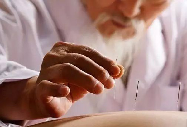 基于“阴病治阳”理论，探析针刺法治疗冠心病的作用