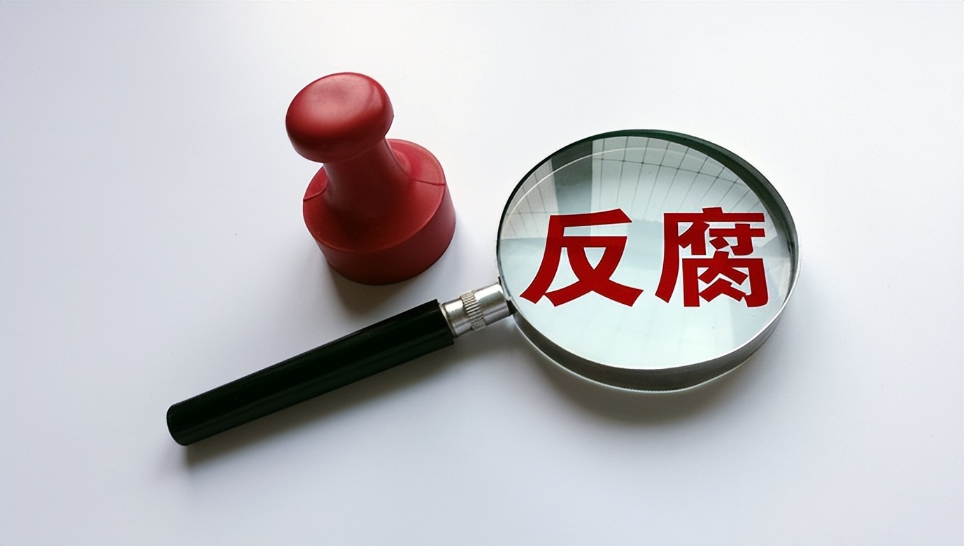 回顾美艳董事长落马，21岁刚毕业就当上了当地局长，疑似权色上位