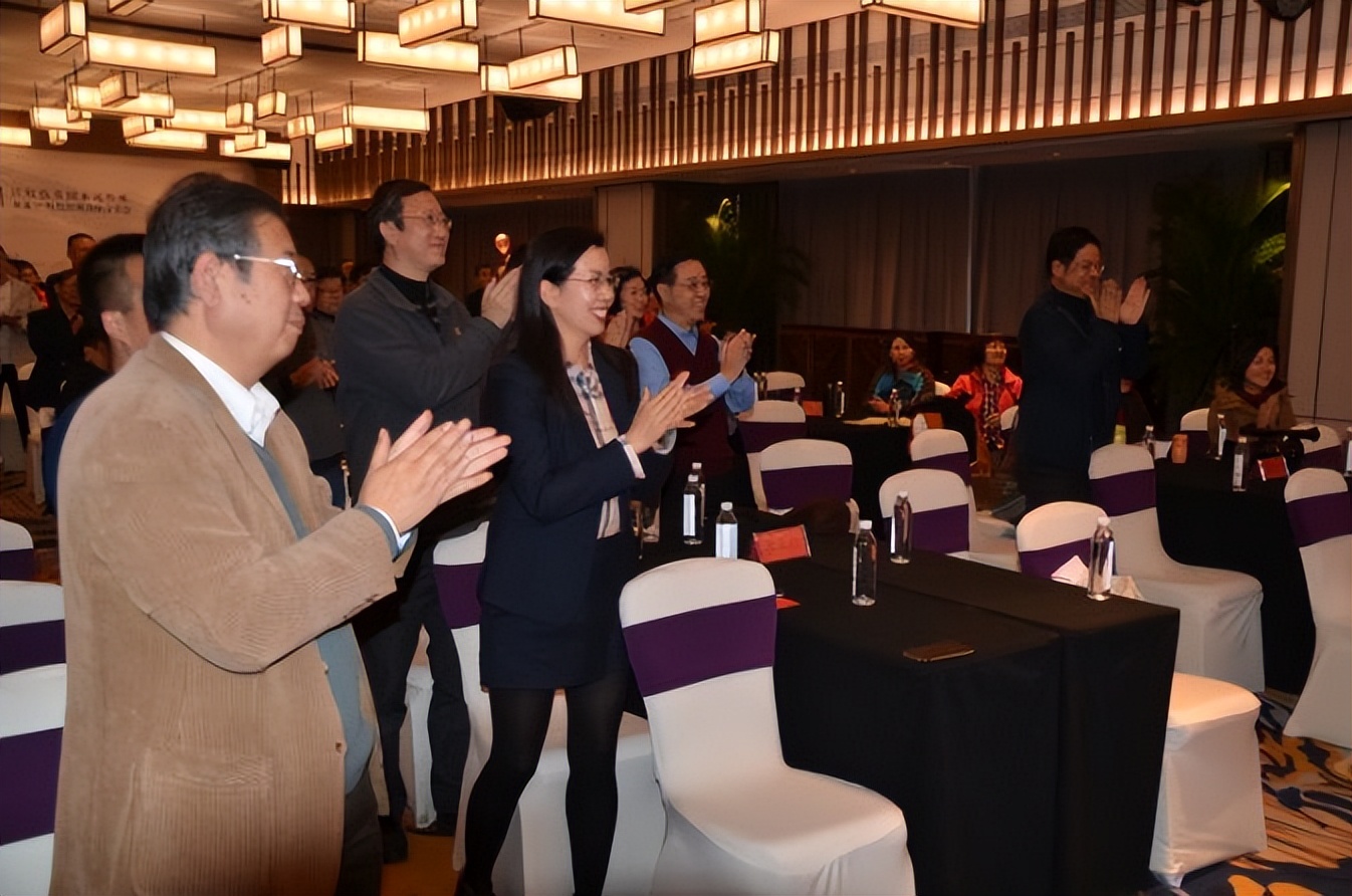 让红色基因薪火相传视频,让红色的基因传承万代千秋演讲