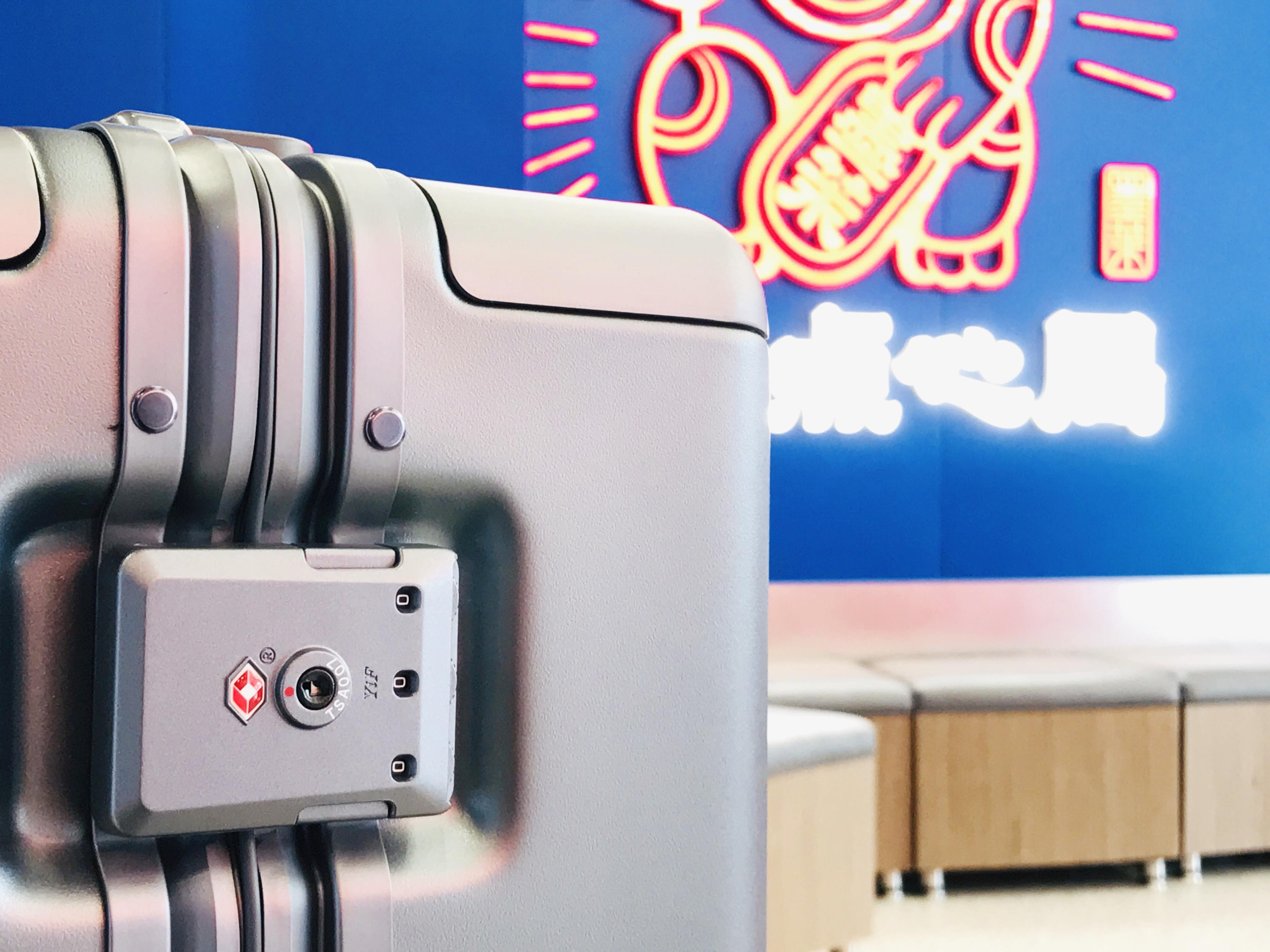 行李箱全铝的好还是pc的好,买行李箱是买铝框款还是拉链款