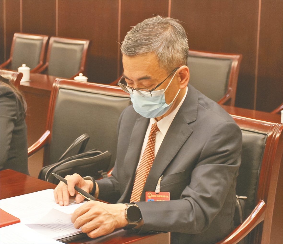 陕西2024年两会通过了哪些议案,西安市两会讨论的重点