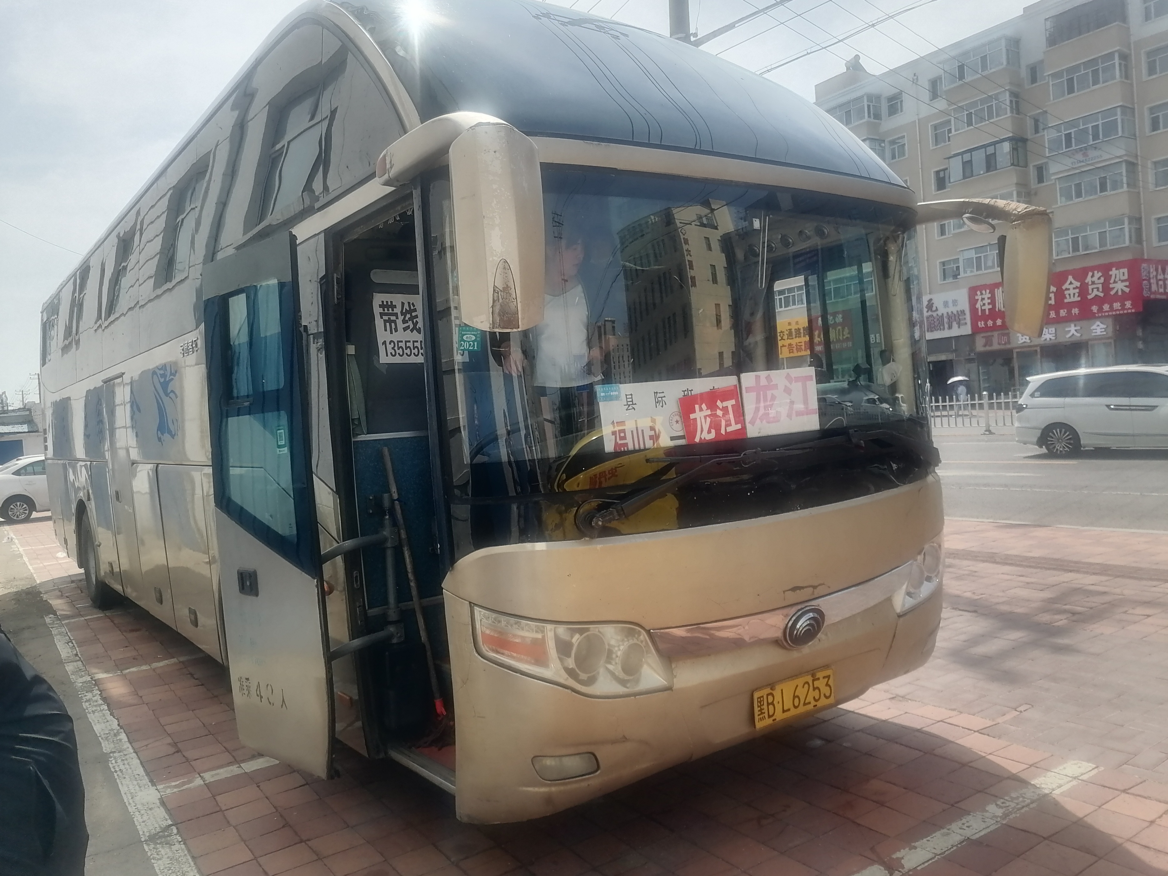 爱心义诊进乡村为民服务暖人心,爱心义诊为偏远乡村群众送健康