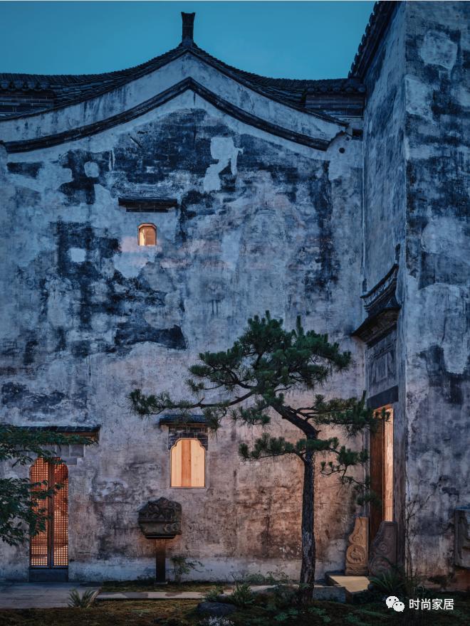 明代老建筑,他买下了一座废弃很久的古宅