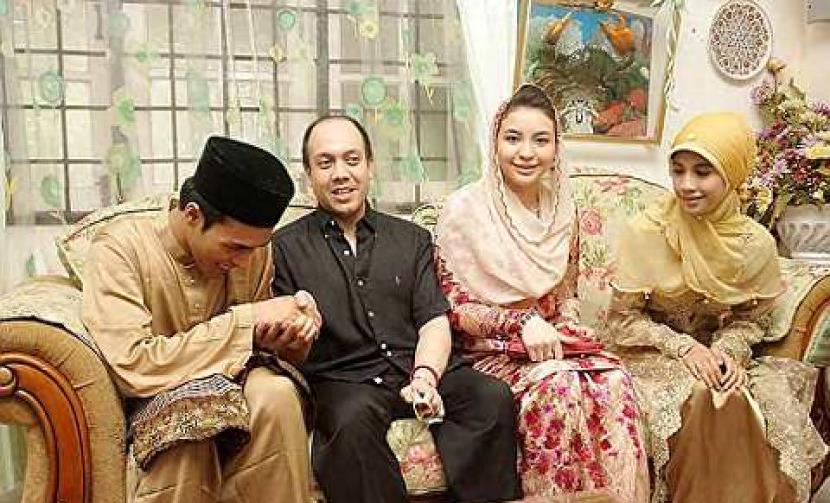 嫩模嫁王子当王妃，却每晚被下药*辱侮**，出逃16张照片*光王曝**子猥琐