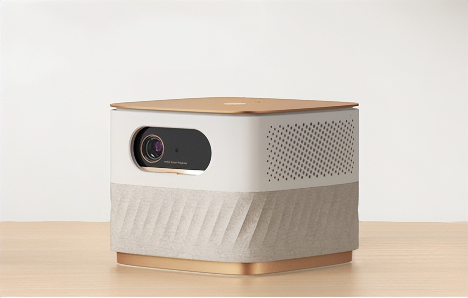 国产投影仪和日本投影仪,买投影仪要买什么样的投影仪最好