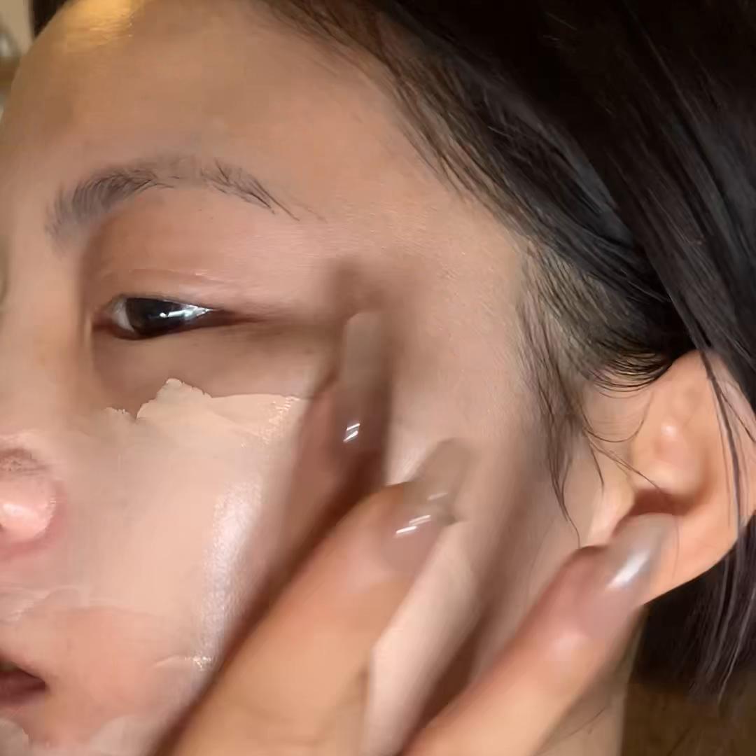 彩棠柔雾持妆粉底液,彩棠粉底液小圆管200和110对比