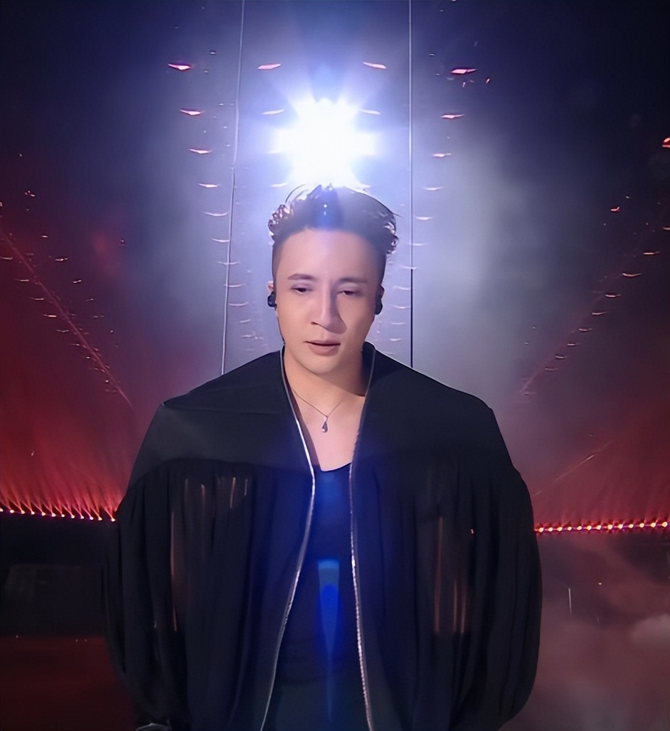 北京台春晚杨幂关晓彤杨紫,元旦跨年演唱会关晓彤造型