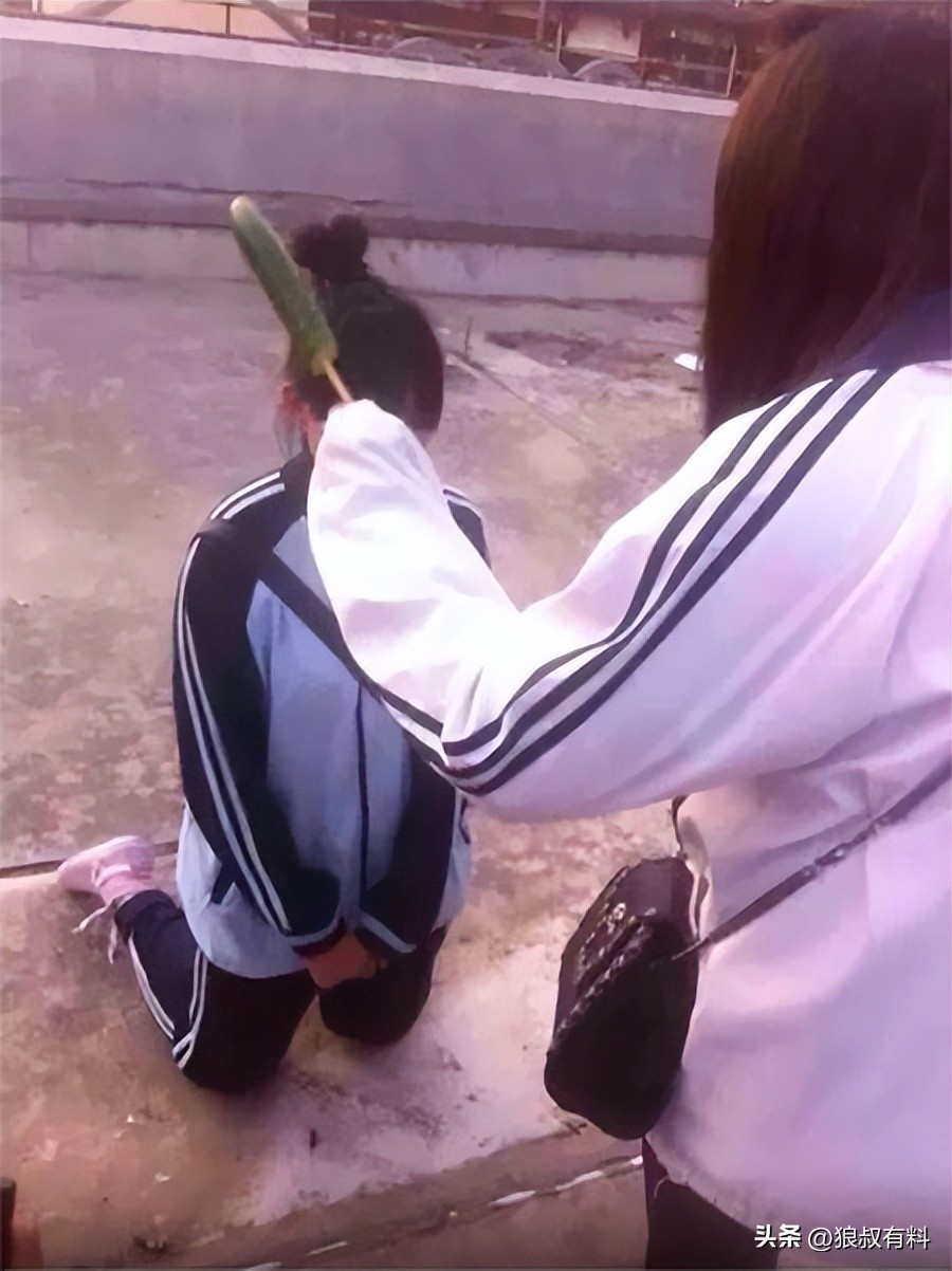 她拿烟头烫同学，逼吃头发，法庭上：快点判，我下个月过生日呢