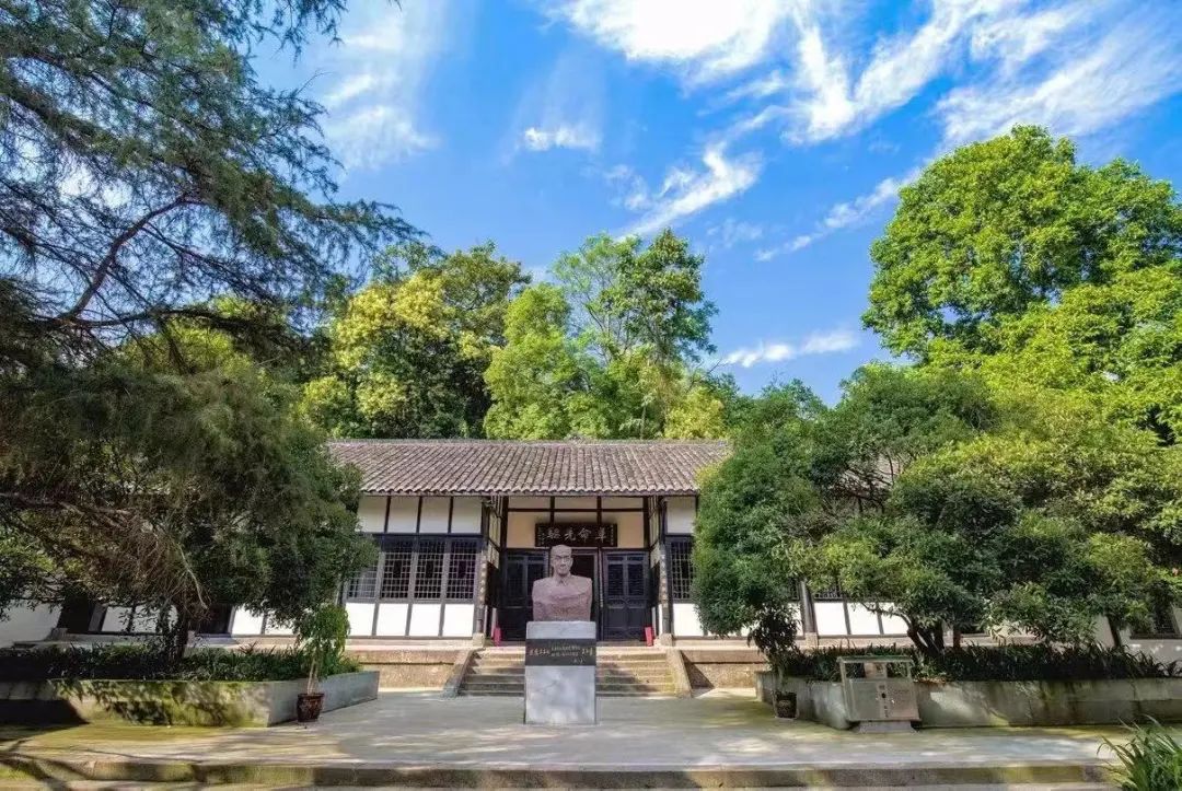 如果你要写自贡，就不要只写自贡