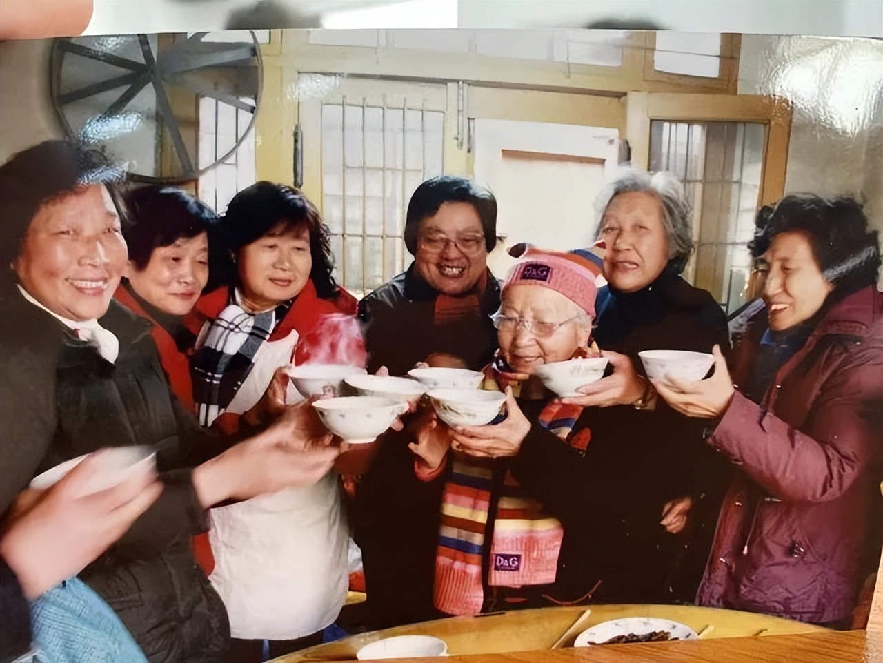 1997年，50个老太太在上海合伙买一栋楼养老，每天种花养草