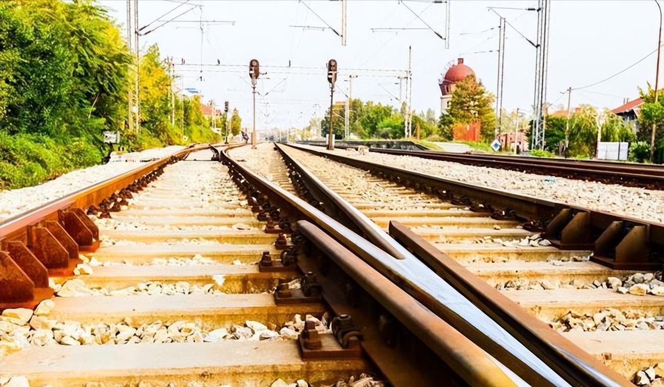 无缝钢轨防止热胀冷缩的原因,无缝钢轨如何解决热胀冷缩