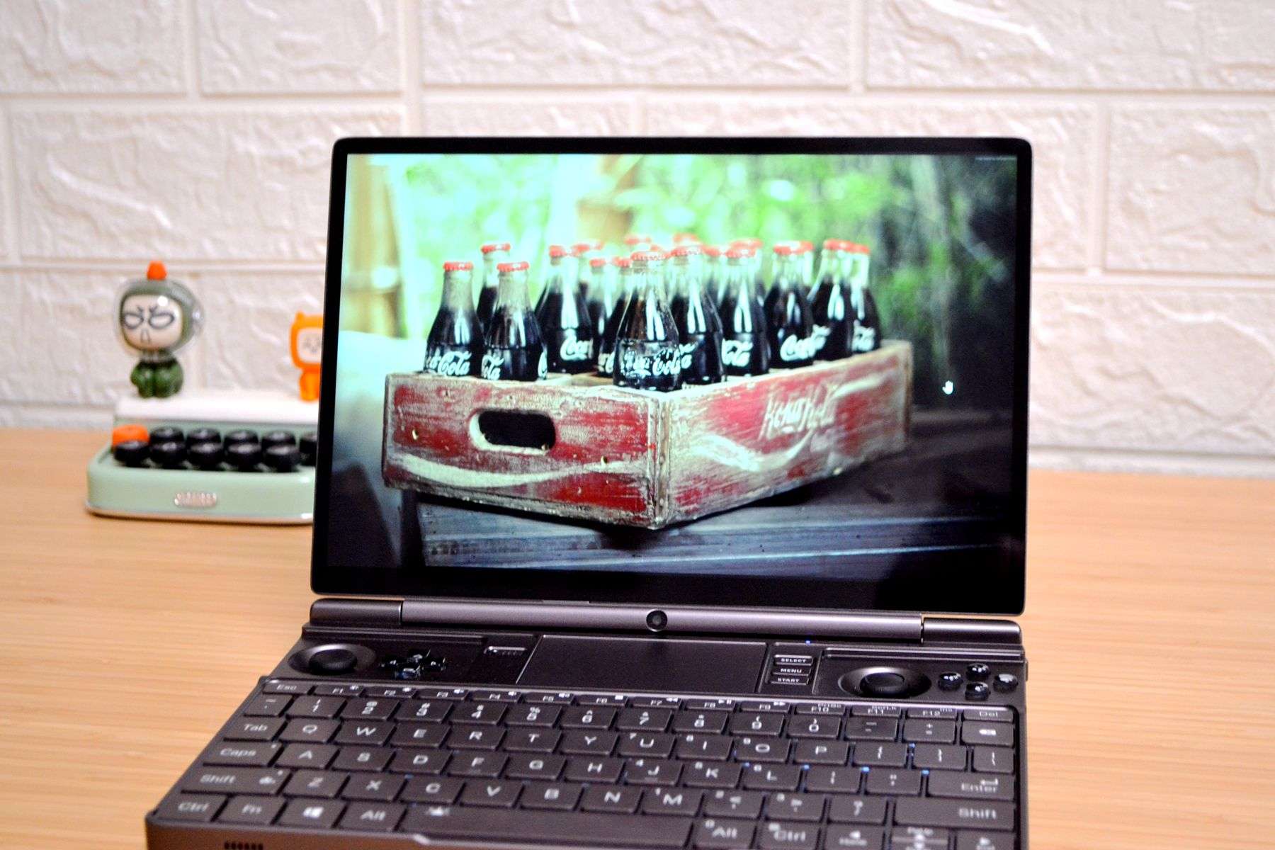 没有独显也能玩3A大作！AMD6800u加持的GPDWINMax2掌机到底有多强