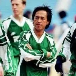 中国足坛十大传奇右边锋,足坛历史左右脚最佳阵容