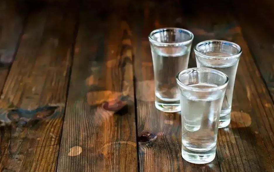 洋酒喝多了第二天难受应该怎么办,喝多了难受怎么缓解