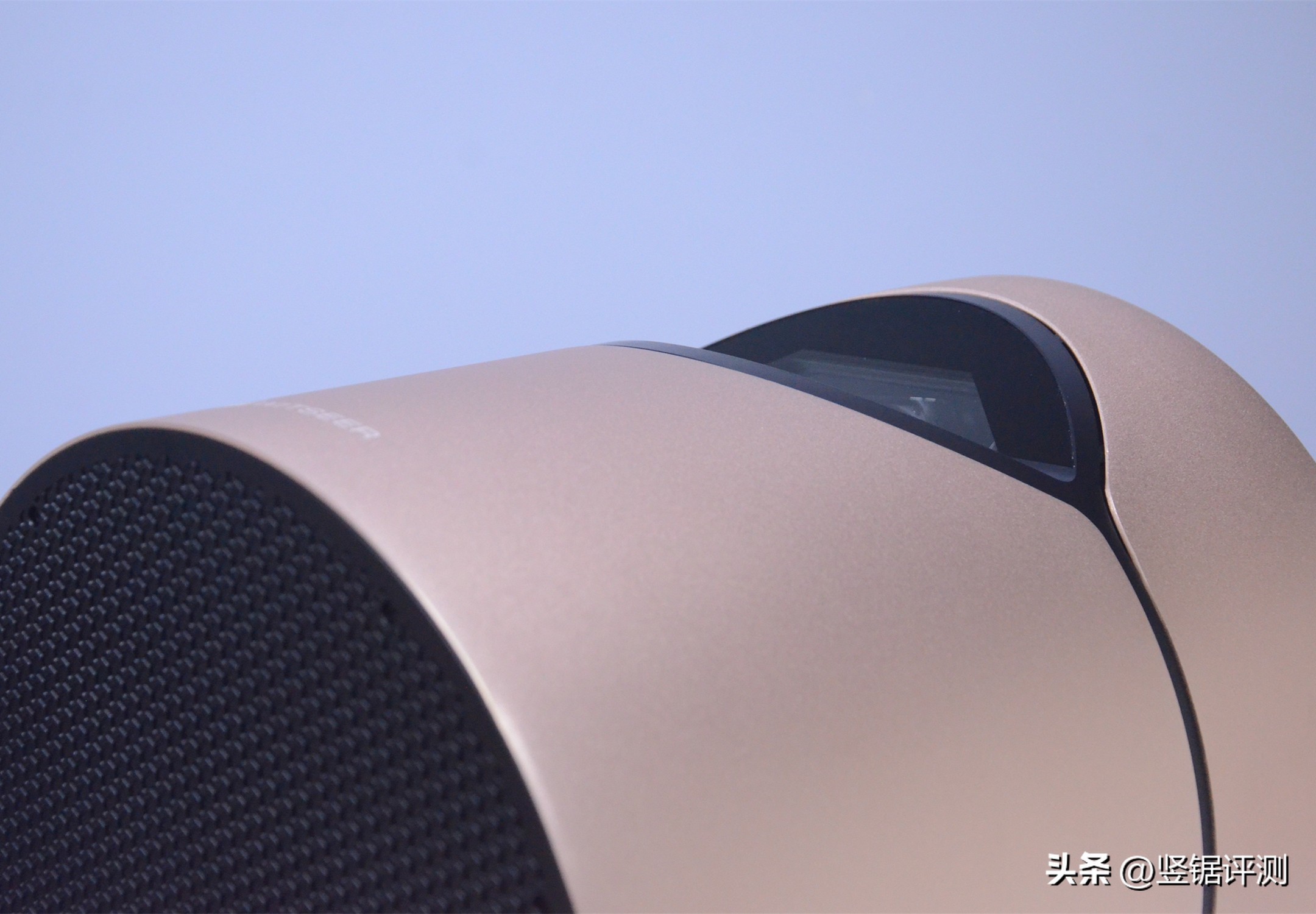 能将空墙变成“百英寸电视”？慧示全能投PLUSH3超短焦投影仪评测