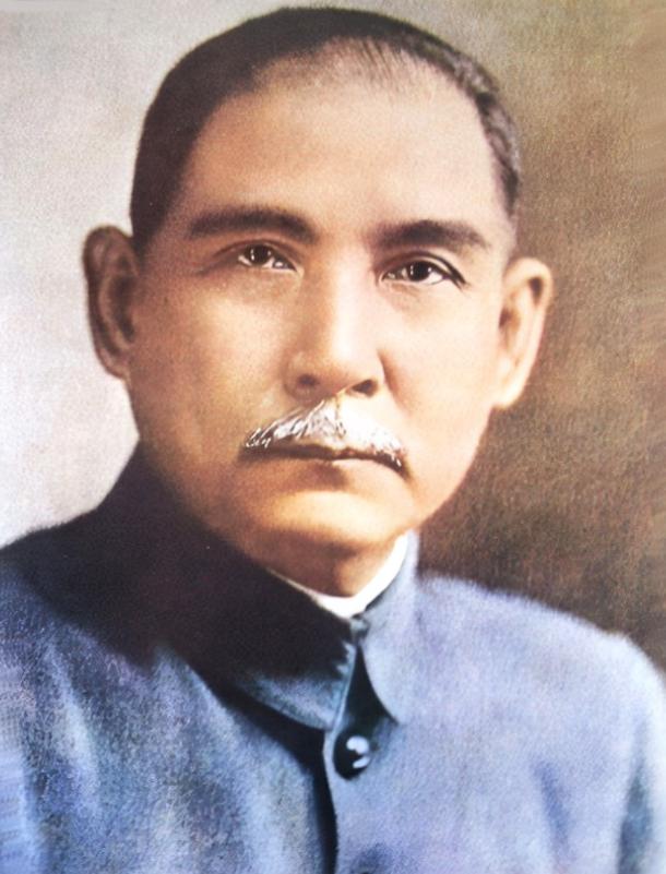 除了毛主席之外，*安门天**城楼上还挂过11个人的画像，都有谁？