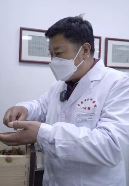 肝郁斑是什么颜色,肝郁气滞脸暗黄怎么调理