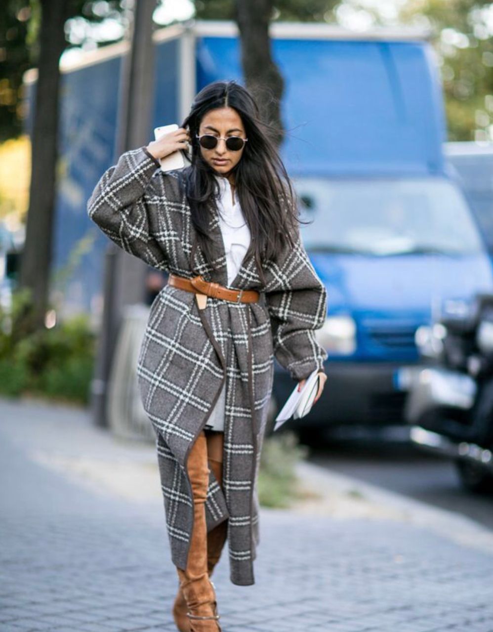 真正懂穿搭的女人，冬天靠腰带就能“勒”出好身材，普通人也能学