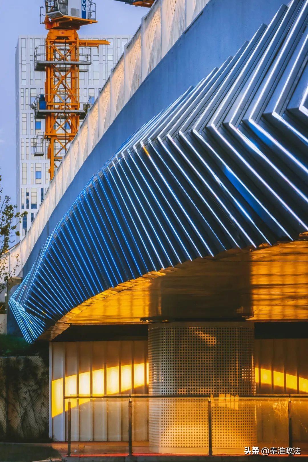 南京地铁11号线效果图,航拍南京地铁11号线旁超大公园