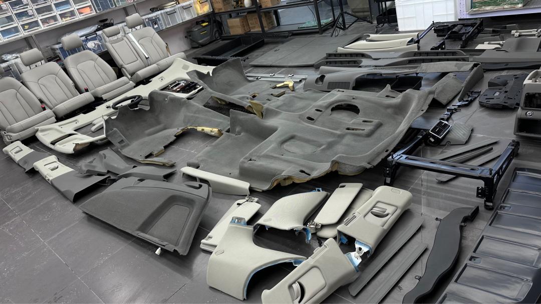 老款奥迪q74.2报废,奥迪q7新能源报废车