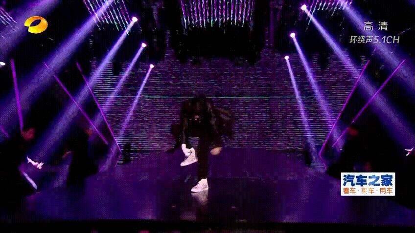 王一博回眸杀蓝湛,王一博跳舞杀马特