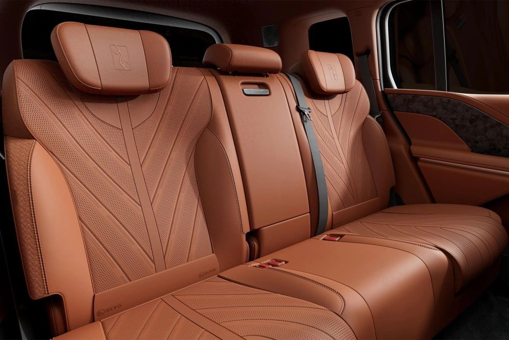 比亚迪仰望u8四月售出952辆,比亚迪高端车型仰望u8已正式投产