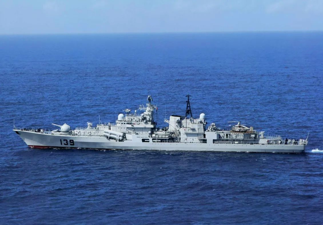 055和美国航母哪个厉害,055和美国航母