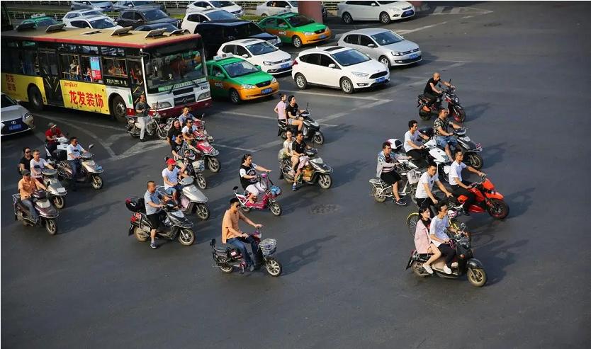 网购电动车电池还是实体店买,网购电动车和实体店购买的区别